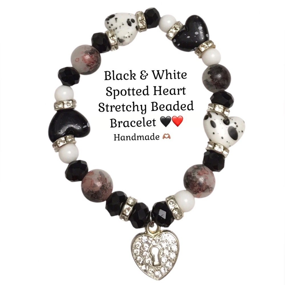 Black & White Heart Beaded Bracelet 🖤🤍